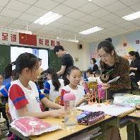 彰显学生个性，尚美引领发展—记中央美术...