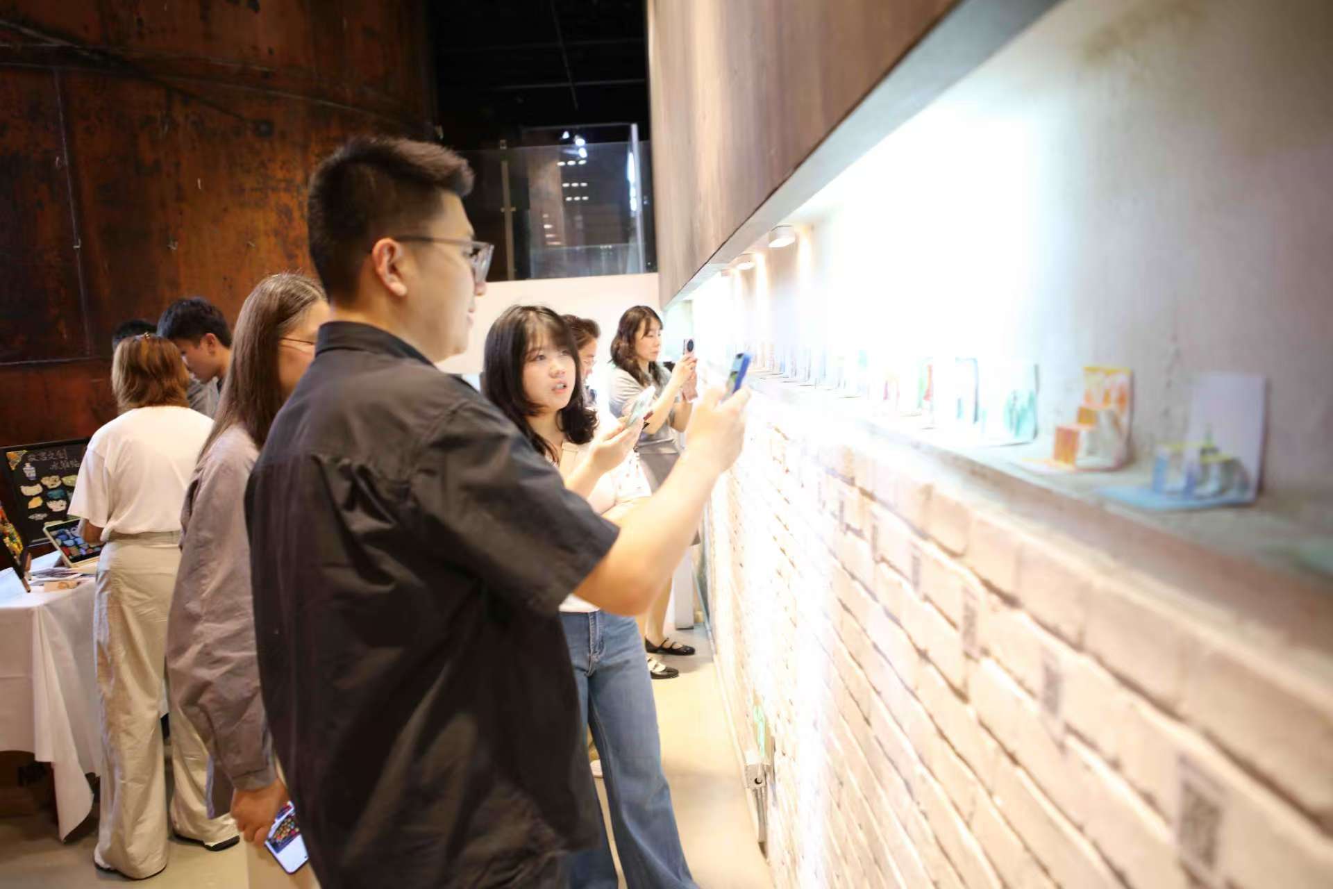 艺智共生，以技融创 | 央美实验学校师生共...