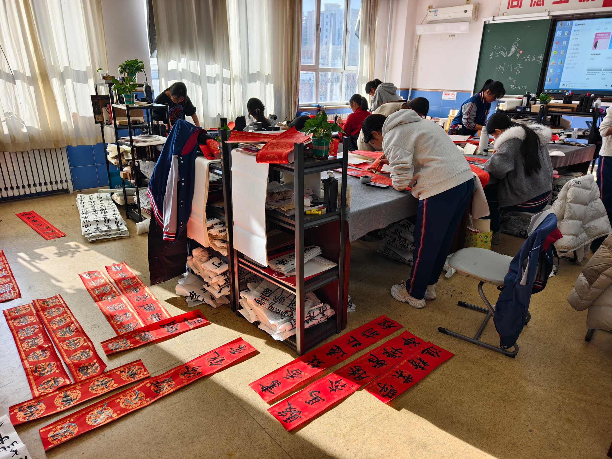 笔墨迎岁  联韵暖校——央美实验学校书法...