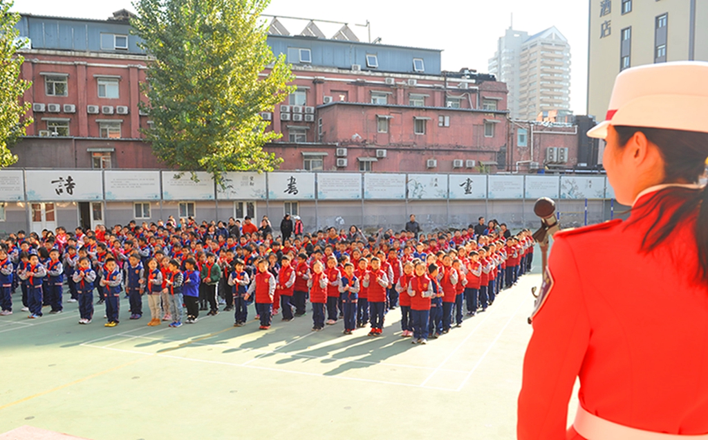 3孩子们专心聆听.jpg