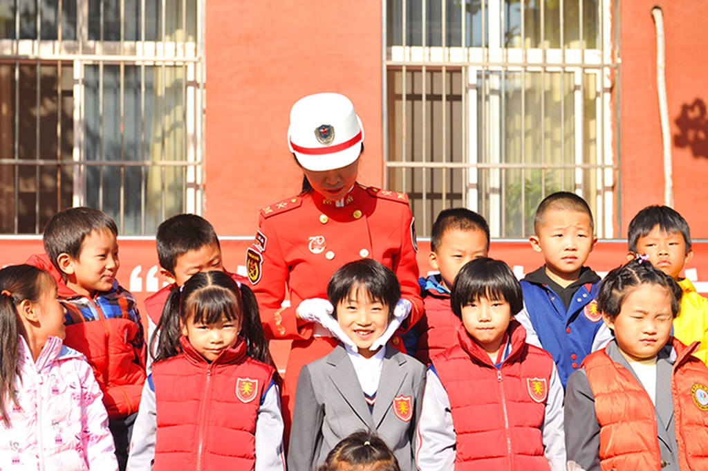 8妈妈关爱的眼神.jpg