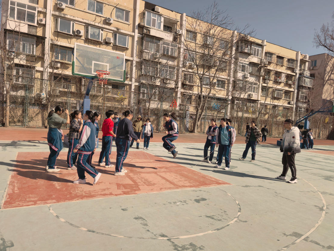 绳彩飞扬——央美实验学校八字跳长绳班赛...