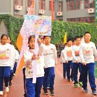 央美实验学校开展第二届全运会文化衫绘制活动