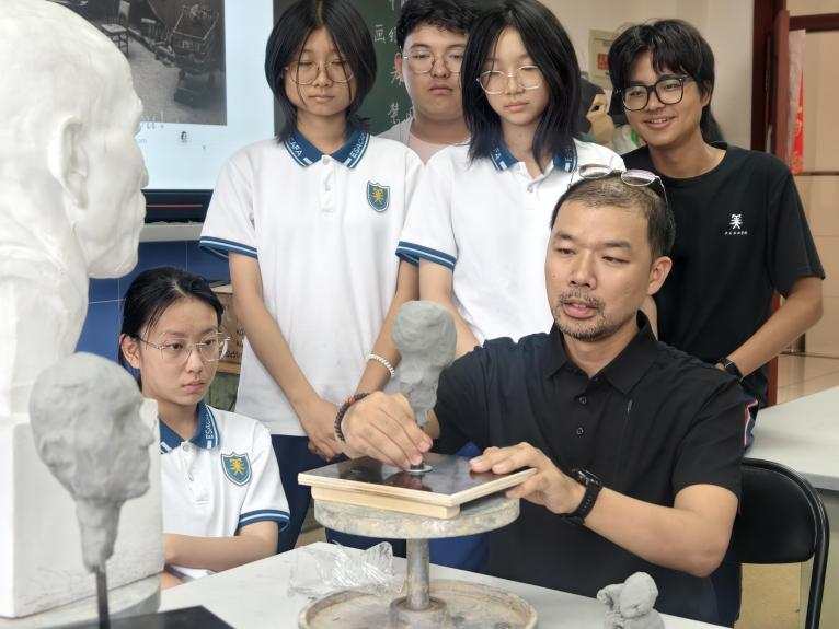 追梦讲堂(二)｜身体的线索：雕塑家罗幻的...